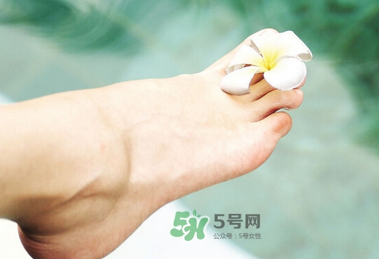 花椒水泡腳能治白發(fā)嗎？花椒水泡腳的禁忌