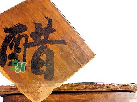 醋泡腳用白醋還是陳醋？泡腳用什么醋最好？