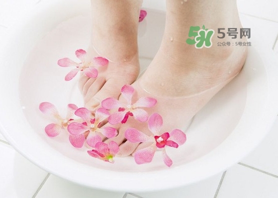 花椒水泡腳能治白發(fā)嗎？花椒水泡腳的禁忌