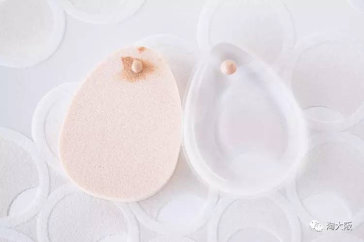 硅膠粉撲和氣墊粉撲哪個(gè)好用？硅膠粉撲和氣墊粉撲對(duì)比