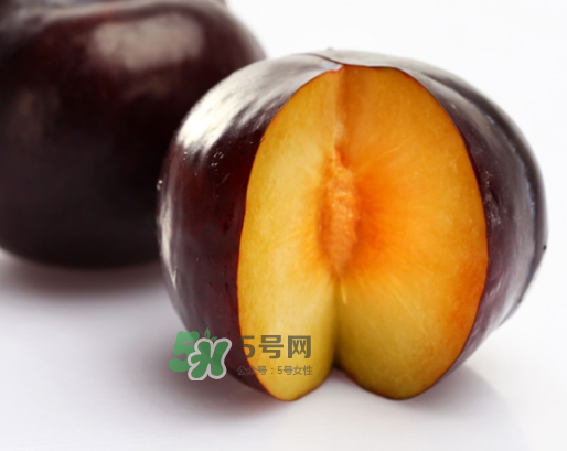 黑布李多少錢一斤？黑布李和紅布李哪個(gè)貴？