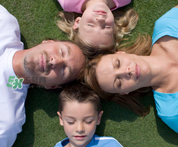 三伏天可以睡地上嗎？三伏天可以睡地板嗎？