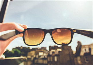 偏光鏡和太陽鏡哪個(gè)好?偏光鏡和太陽鏡的區(qū)別