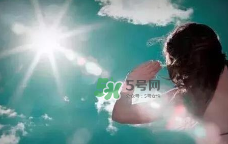 夏天防曬衣什么顏色好？夏天穿什么顏色的防曬衣好？