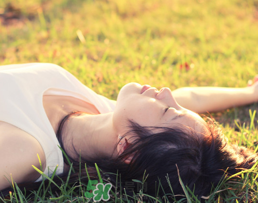 三伏天能曬太陽嗎_三伏天曬太陽的好處_如何在三伏天曬太陽 三伏天能曬太陽嗎_三伏天曬太陽的好處_如何在三伏天曬太陽