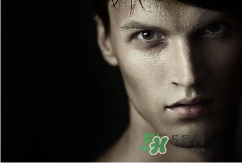 三伏天不出汗怎么回事？三伏天臉上愛出汗怎么回事？