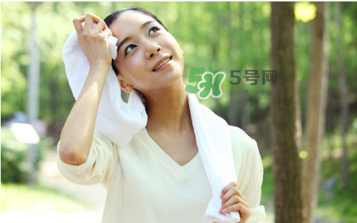 三伏天不出汗怎么回事？三伏天臉上愛出汗怎么回事？