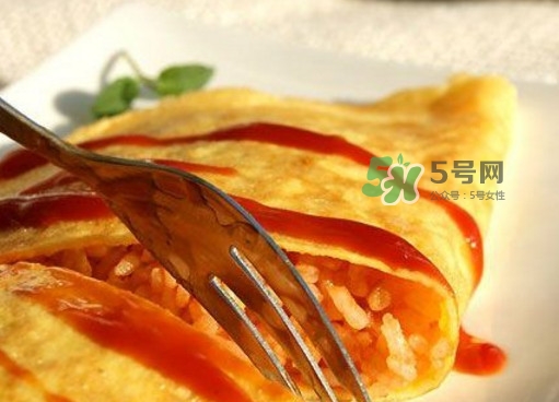 蛋包飯是哪國的料理？蛋包飯怎么做才能讓蛋包著飯