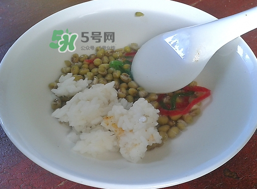 綠豆湯和牛奶能一起吃嗎？喝綠豆湯同時(shí)可以喝牛奶嗎？