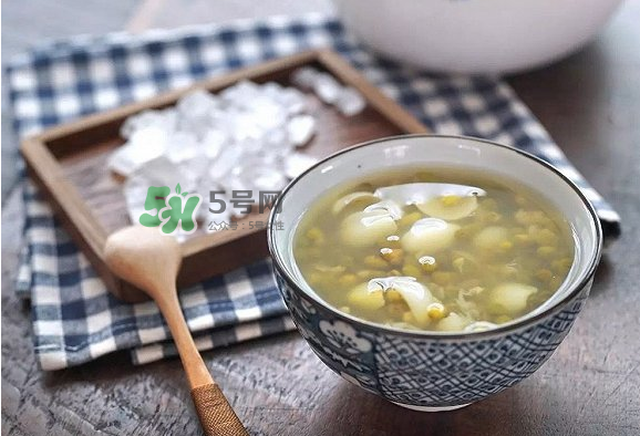 綠豆湯和西瓜可以同時吃嗎？綠豆湯可以和西瓜一起吃嗎？