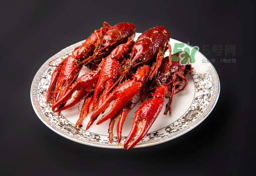 麻辣小龍蝦和西瓜能一起吃嗎？麻辣小龍蝦和西瓜一起吃會中毒嗎？