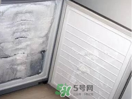 冰箱夏天溫度應該調(diào)到幾檔？冰箱里面冰太多怎么辦