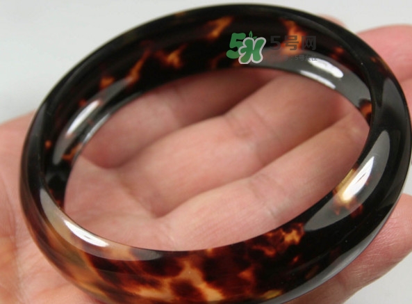 玳瑁手鐲佩戴哪只手？玳瑁手鐲佩戴禁忌