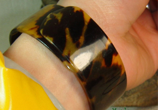 玳瑁色是什么顏色？玳瑁手鐲是什么做的