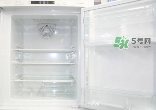 冰箱夏天溫度應該調(diào)到幾檔？冰箱里面冰太多怎么辦