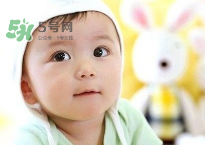 6個月寶寶不能喝水嗎？寶寶多大可以喝水呢？