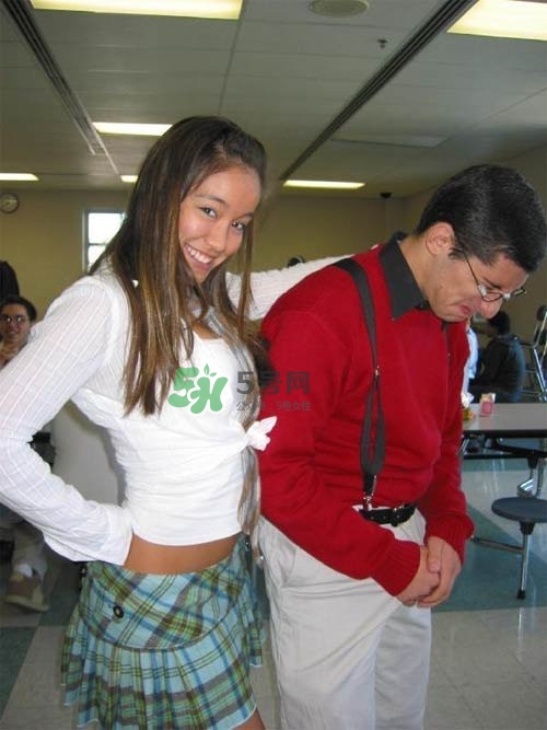 男人在公眾場合勃起如何化解尷尬？