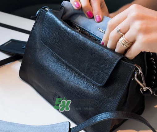 prada etiquette手袋尺寸多大？prada etiquette尺寸有幾種？