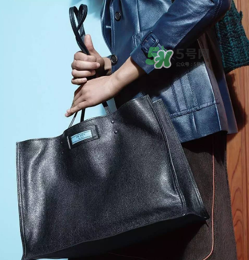 prada etiquette手袋尺寸多大？prada etiquette尺寸有幾種？