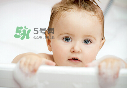 寶寶濕疹可以洗澡嗎？新生兒濕疹可以洗澡嗎？