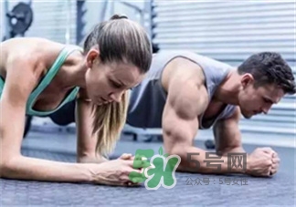 健身前吃飯好還是健身后吃飯好?運(yùn)動前應(yīng)該空腹還是飲食？