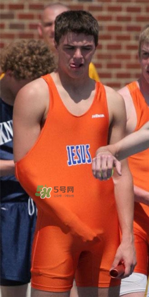 男人在公眾場合勃起如何化解尷尬？