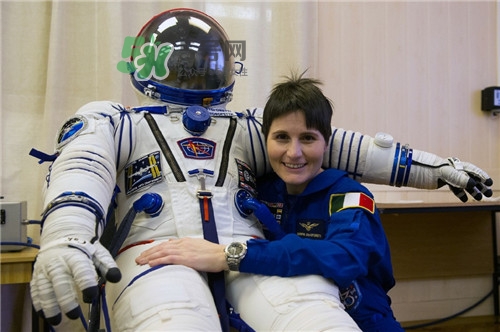 男人在公眾場合勃起如何化解尷尬？