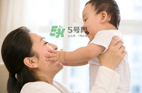 3~5個月的寶寶有多了解這個世界？寶寶睡眠習(xí)慣如何規(guī)范？