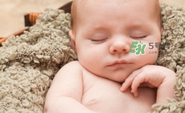 3~5個月的寶寶有多了解這個世界？寶寶睡眠習(xí)慣如何規(guī)范？