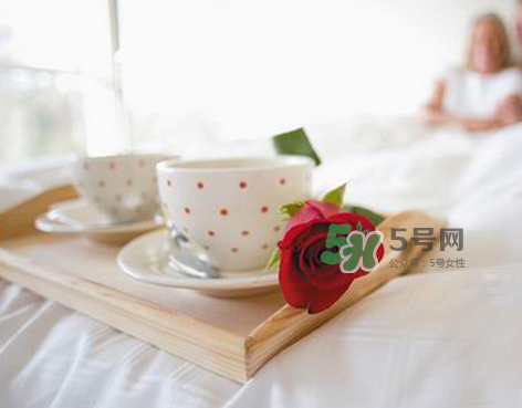 坐月子吃素應(yīng)該吃什么？吃素坐月子怎么坐？