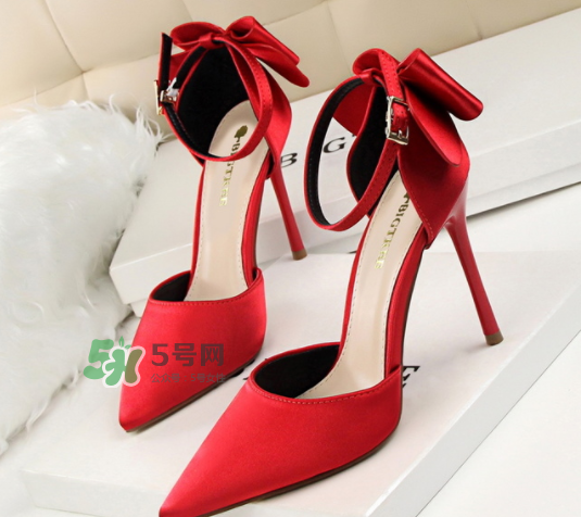 閏六月給老婆買什么？閏六月為什么要給老婆買紅鞋？