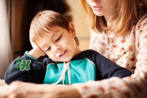 孩子大哭大鬧時該怎么辦 孩子渴望被關注的心理 孩子大哭大鬧時該怎么辦 孩子渴望被關注的心理