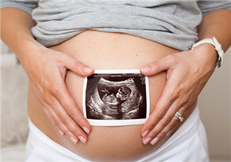 胎兒過大順產(chǎn)會(huì)怎么樣？胎兒過大必須剖腹產(chǎn)嗎？