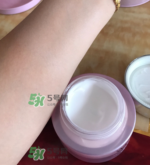 溫碧泉素顏霜好用嗎？溫碧泉素顏霜多少錢？