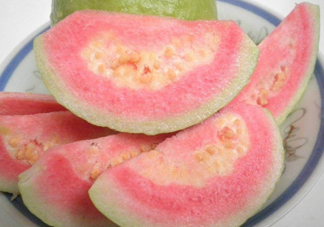 芭樂中間的籽可以吃嗎？芭樂榨汁籽要去嗎