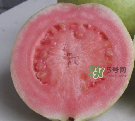 芭樂中間的籽可以吃嗎？芭樂榨汁籽要去嗎