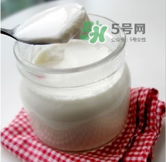 芭樂能和酸奶一起吃嗎？酸奶可以和芭樂一起吃嗎