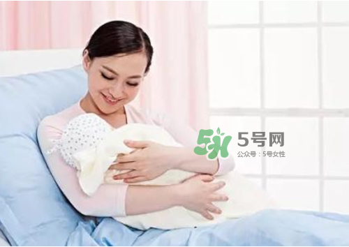 8月份坐月子穿什么衣服？八月份坐月子穿什么鞋？