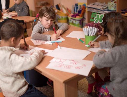 暑假孩子不寫(xiě)作業(yè)怎么辦？暑假不想寫(xiě)作業(yè)怎么教育？