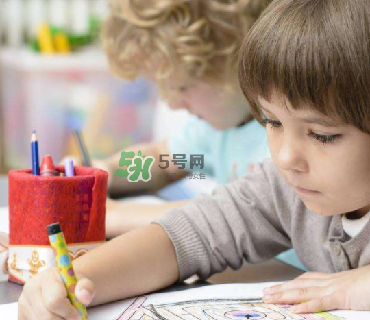 暑假孩子不寫(xiě)作業(yè)怎么辦？暑假不想寫(xiě)作業(yè)怎么教育？