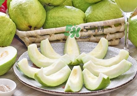 芭樂要削皮嗎？吃芭樂有什么好處？