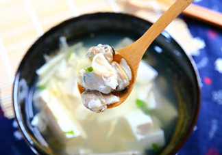 煮花蛤是開水還是冷水？花蛤用冷水還是熱水？