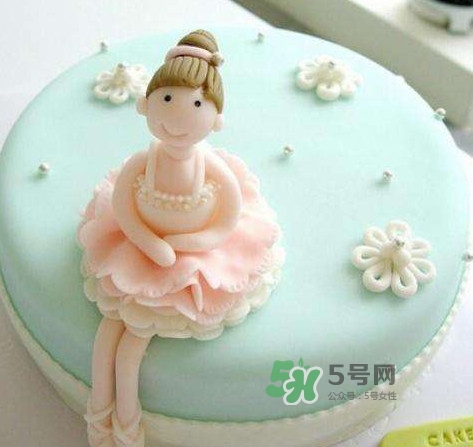 翻糖蛋糕好吃嗎？翻糖蛋糕能用戚風蛋糕坯嗎