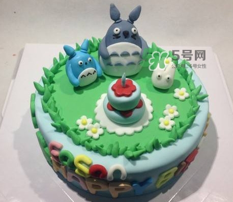 翻糖蛋糕好吃嗎？翻糖蛋糕能用戚風蛋糕坯嗎