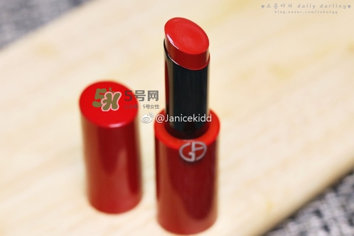 阿瑪尼細(xì)管唇膏400試色 阿瑪尼紅管細(xì)管口紅400試色圖 阿瑪尼細(xì)管唇膏400試色 阿瑪尼紅管細(xì)管口紅400試色圖