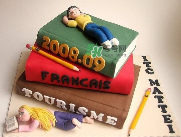 翻糖蛋糕怎么做？翻糖蛋糕是用什么做的