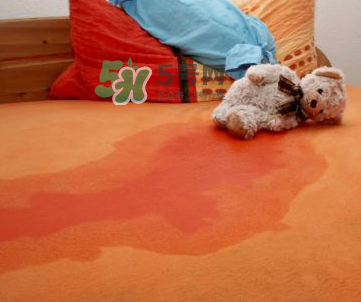 孩子尿床怎么去味？孩子尿床床墊怎么清理？