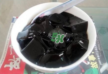 燒仙草是黑涼粉嗎？燒仙草和黑涼粉的區(qū)別