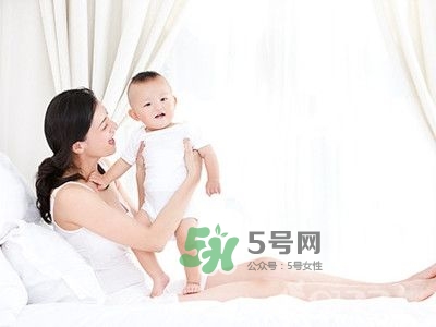 產(chǎn)后憂郁是這樣來的！這些話絕對別對新手媽媽說！