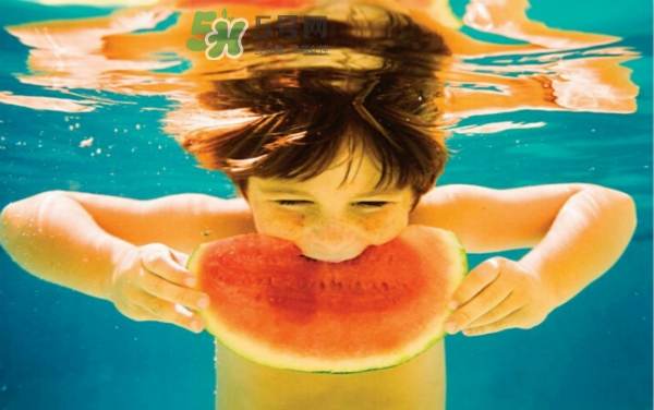 孩子尿床怎么去味？孩子尿床床墊怎么清理？